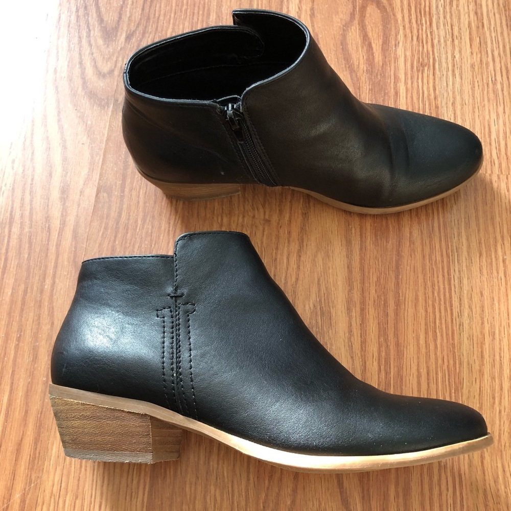 Clarks Black Leather Zip Up Ankle Bootie Nina Size 6.5M Women’s